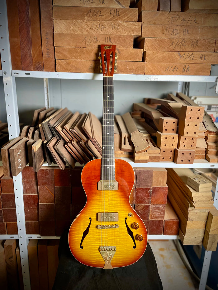 Private Builld Little Sister Non Cutaway Tobacco Burst